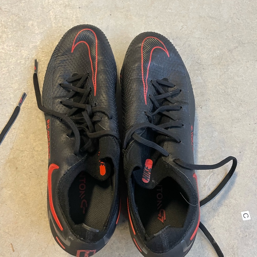 Nike women’s soccer cleats artificial grass size 8